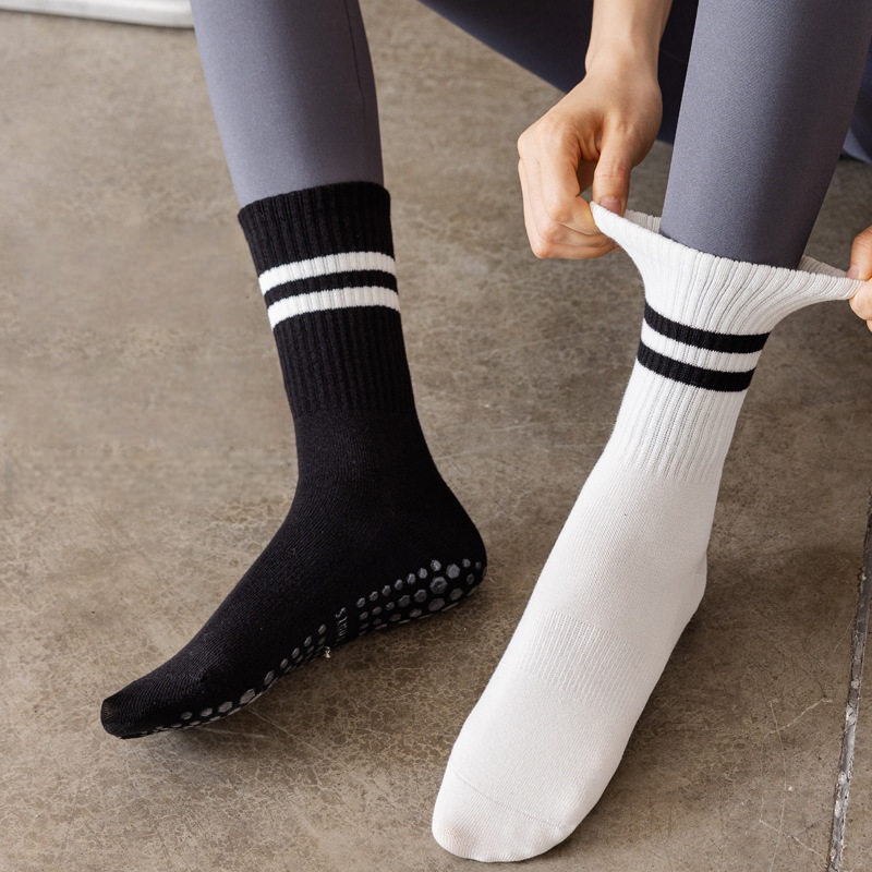 Women Non Slip Yoga Socks, Gri - огляд і ціна Yoga Dance & Fitness Center Llc
